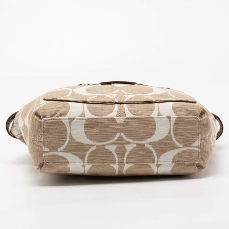 Pre Owned Coach Beige/White Signature Canvas Penelope Hobo