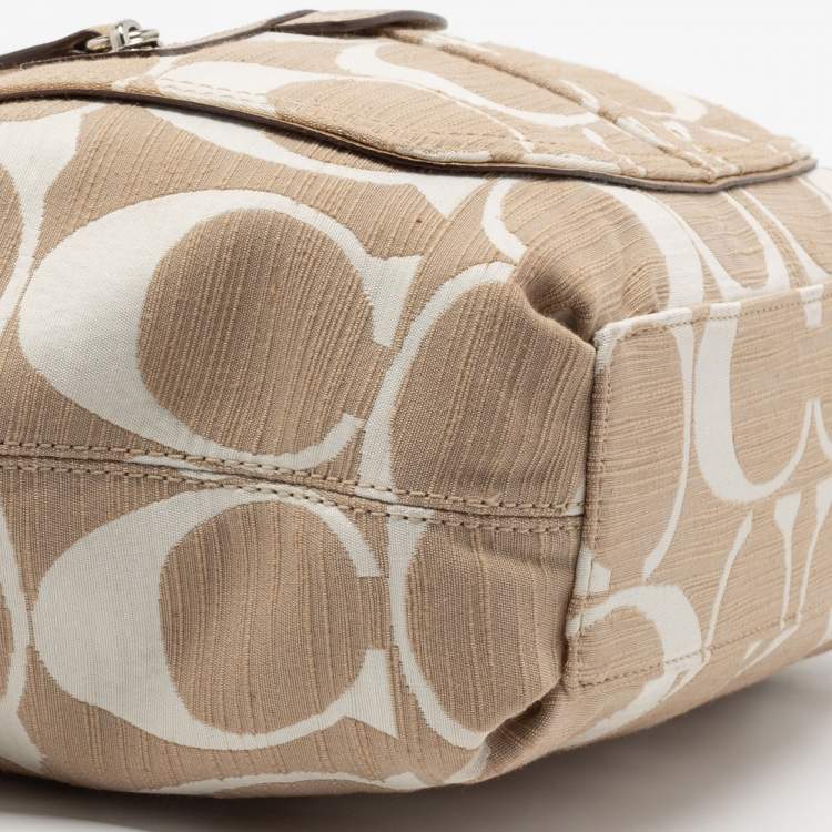 Pre Owned Coach Beige/White Signature Canvas Penelope Hobo