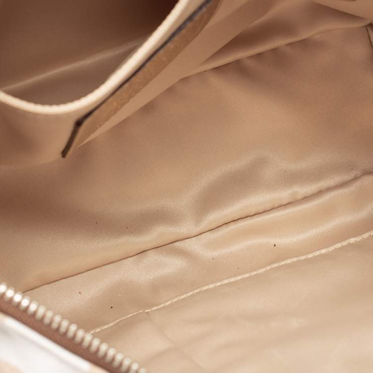 Pre Owned Coach Beige/White Signature Canvas Penelope Hobo