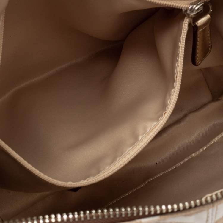 Pre Owned Coach Beige/White Signature Canvas Penelope Hobo