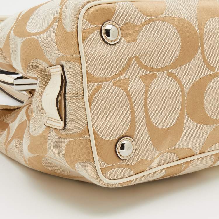 Pre Owned Coach Beige Signature Canvas and Patent Leather Kisslock Framed Carryall Tote