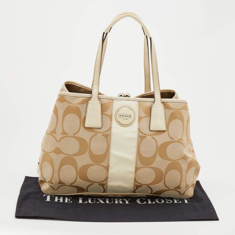 Pre Owned Coach Beige Signature Canvas and Patent Leather Kisslock Framed Carryall Tote