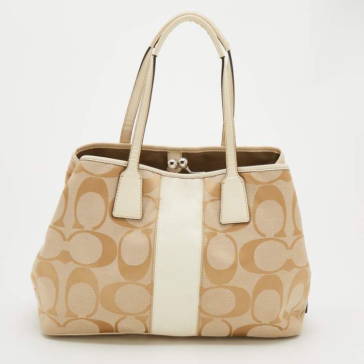 Pre Owned Coach Beige Signature Canvas and Patent Leather Kisslock Framed Carryall Tote