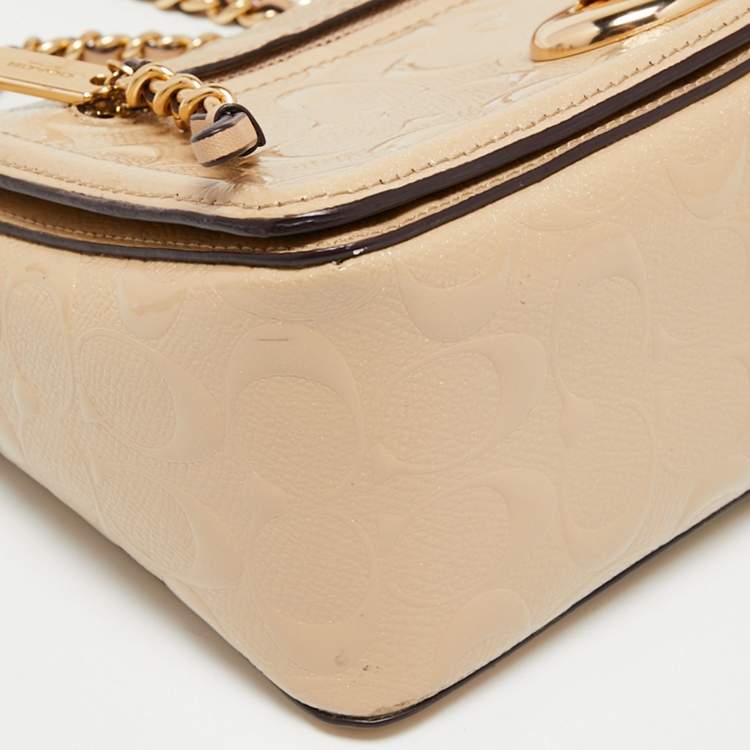 مملو�كة مسبقًا Coach Beige Leather Turn Lock Crossbody Bag