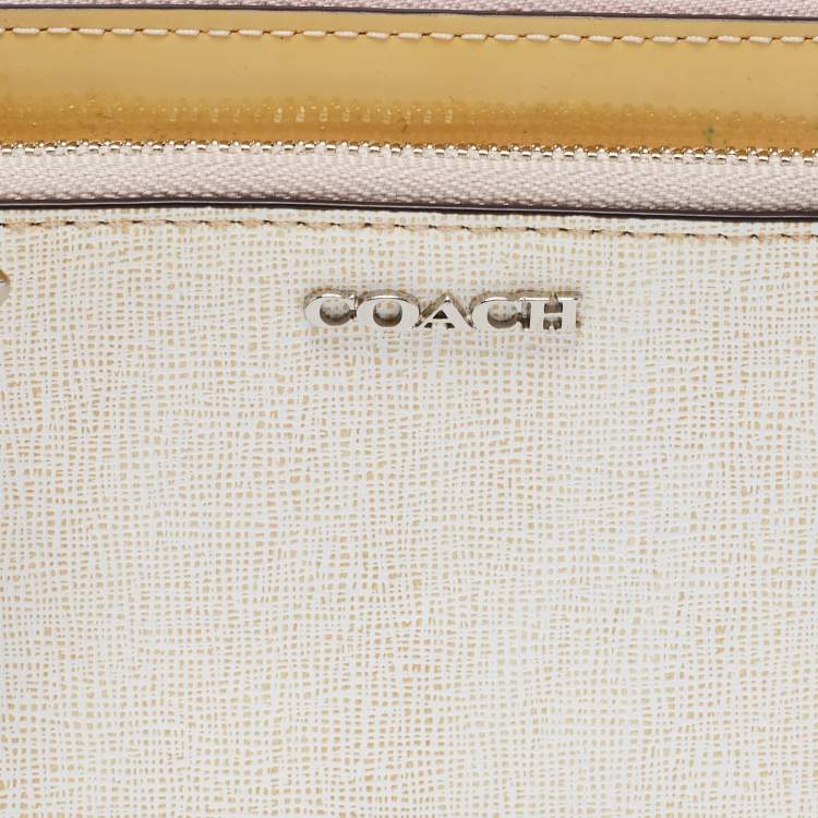 Pre Owned Coach White/Beige Leather Wristlet