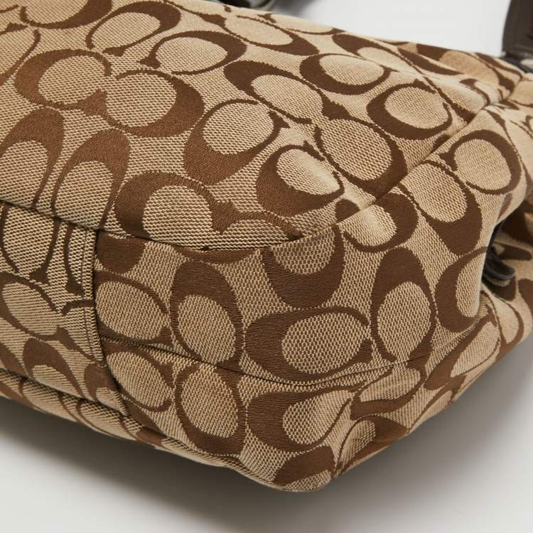 Pre Owned Coach Beige/Brown Signature Canvas and Leather Soho Lynn Hobo