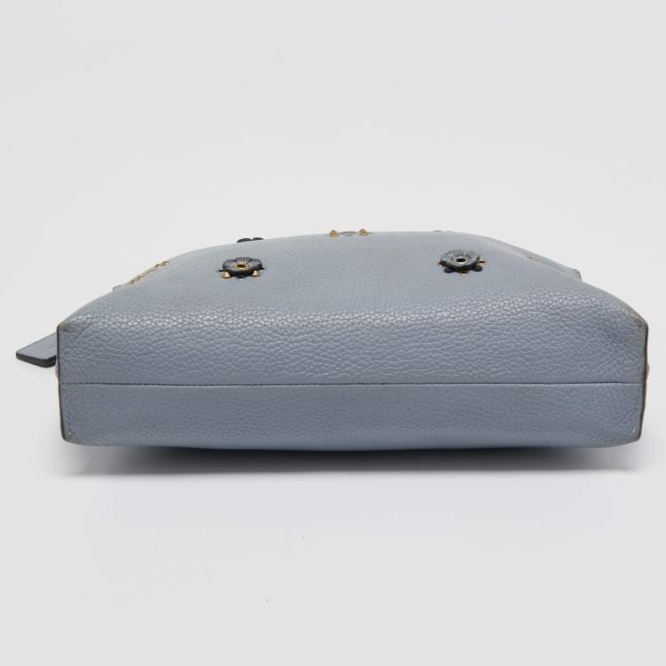 مملوكة مسبقًا Coach Blue Leather Charlie Rivets Wristlet Pouch