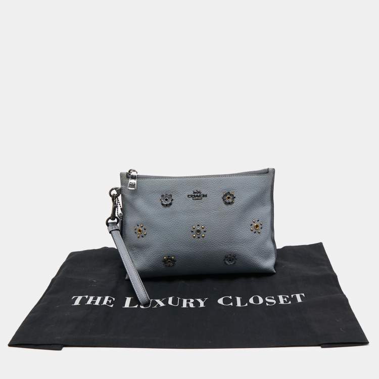 مملوكة مسبقًا Coach Blue Leather Charlie Rivets Wristlet Pouch