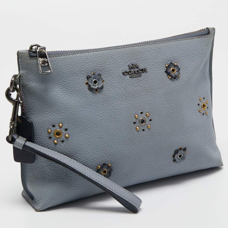 مملوكة مسبقًا Coach Blue Leather Charlie Rivets Wristlet Pouch