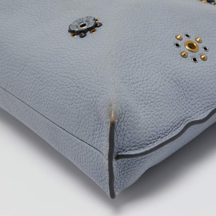 مملوكة مسبقًا Coach Blue Leather Charlie Rivets Wristlet Pouch
