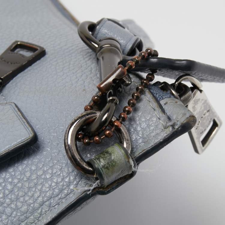 مملوكة مسبقًا Coach Blue Leather Charlie Rivets Wristlet Pouch