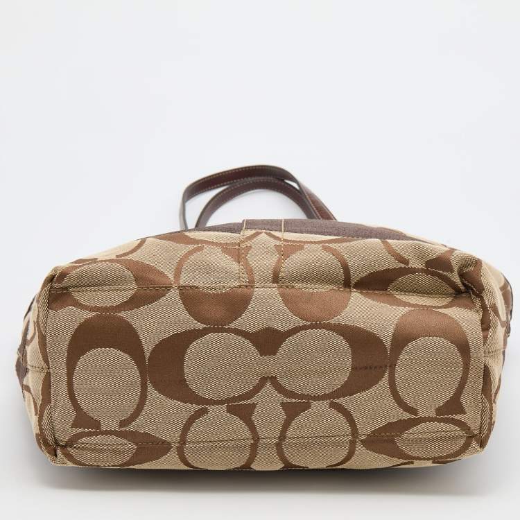 مملوكة مسبقًا Coach Beige/Brown Signature Canvas and Fabric Tote 