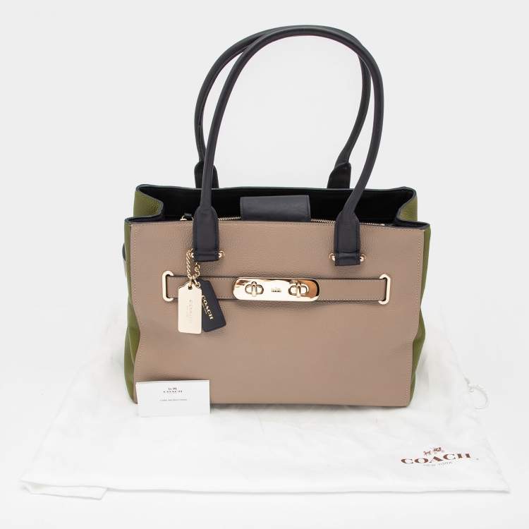 مملوكة مسبقًا Coach Tricolor Grained Leather Swagger 33 Tote