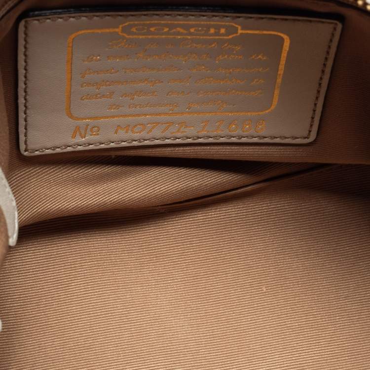 مملوكة مسبقًا Coach Brown/Beige Signature Canvas Front Pocket Baguette Bag