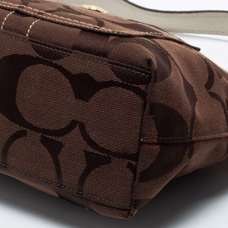 مملوكة مسبقًا Coach Brown/Beige Signature Canvas Front Pocket Baguette Bag