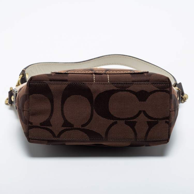 مملوكة مسبقًا Coach Brown/Beige Signature Canvas Front Pocket Baguette Bag