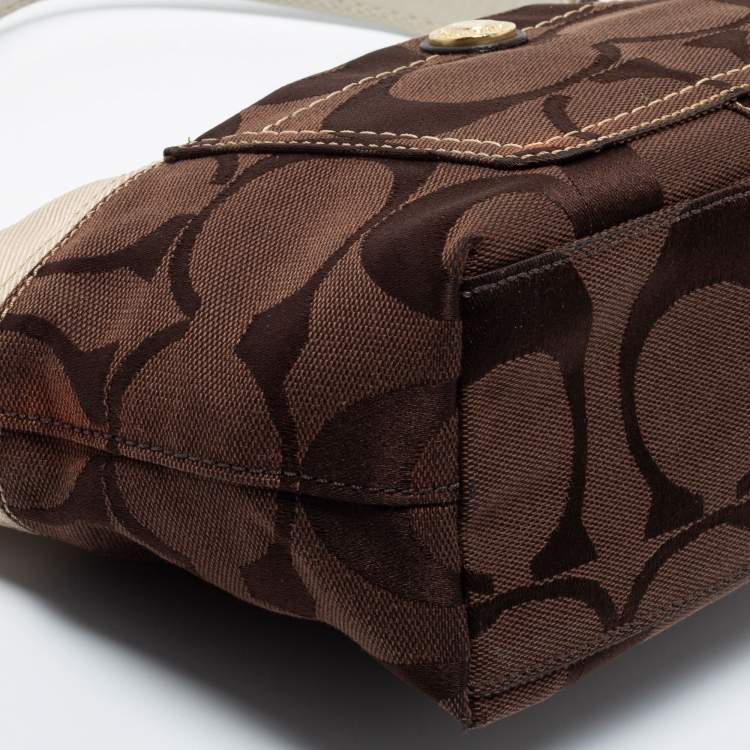 مملوكة مسبقًا Coach Brown/Beige Signature Canvas Front Pocket Baguette Bag