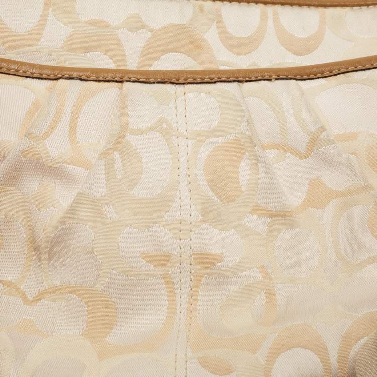 Pre Owned Coach Beige/White Signature Canvas and Leather Shoulder Bag