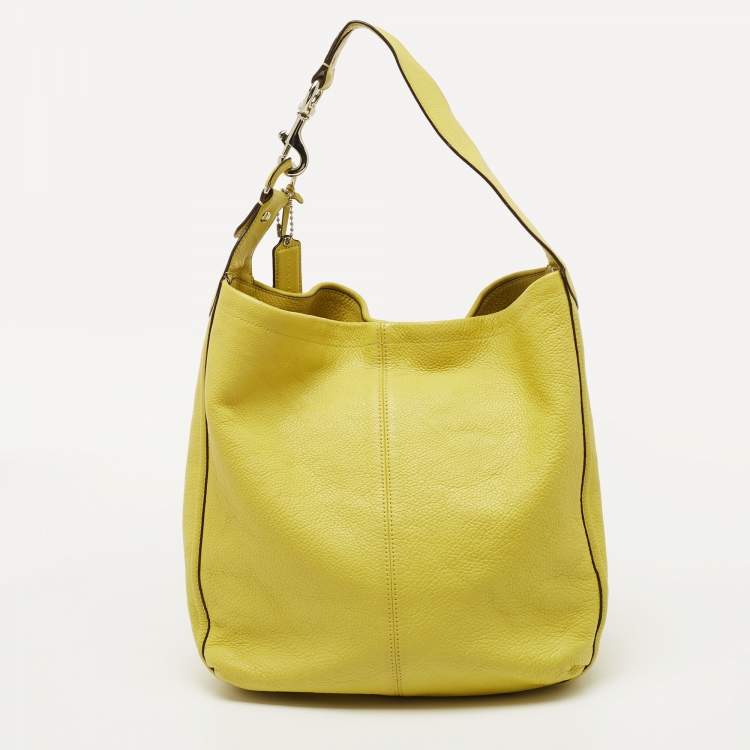 مملوكة مسبقًا Coach Yellow Lime Leather Avery Hobo