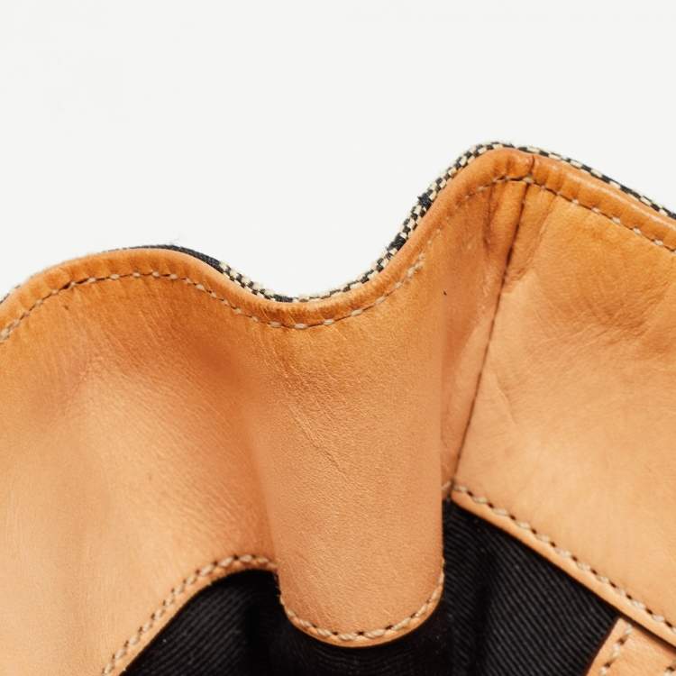 مملوكة مسبقًا Coach Black Signature Canvas and Leather Buckle Tote