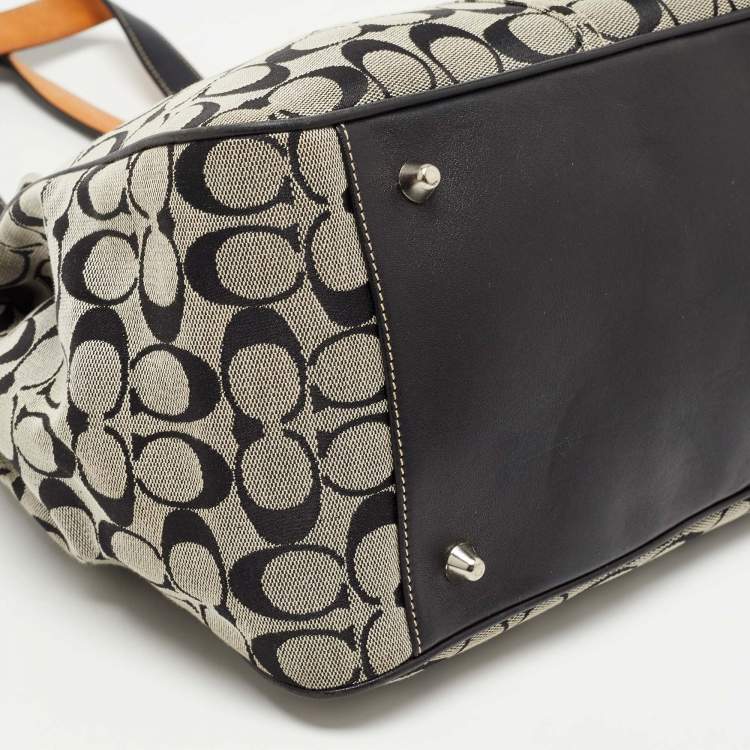 مملوكة مسبقًا Coach Black Signature Canvas and Leather Buckle Tote