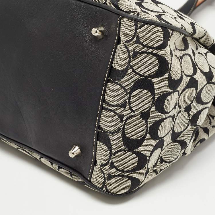 مملوكة مسبقًا Coach Black Signature Canvas and Leather Buckle Tote