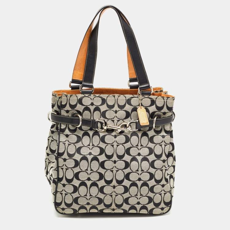مملوكة مسبقًا Coach Black Signature Canvas and Leather Buckle Tote