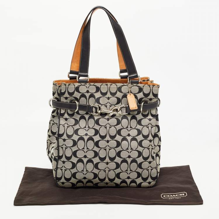 مملوكة مسبقًا Coach Black Signature Canvas and Leather Buckle Tote