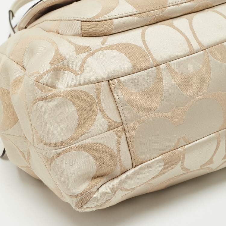 Pre Owned Coach White/Beige Signature Fabric Campbell Hobo