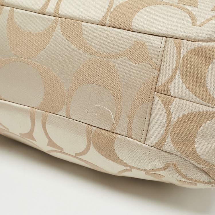Pre Owned Coach White/Beige Signature Fabric Campbell Hobo