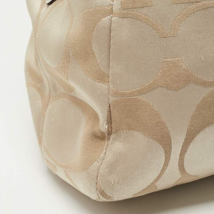 Pre Owned Coach White/Beige Signature Fabric Campbell Hobo
