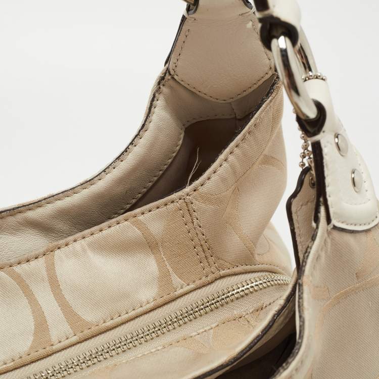 Pre Owned Coach White/Beige Signature Fabric Campbell Hobo
