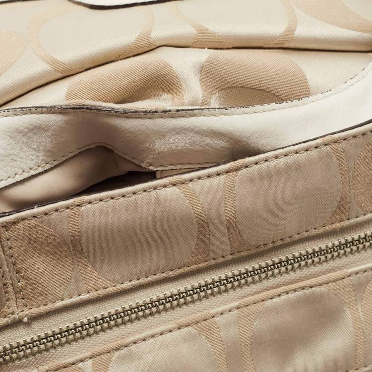 Pre Owned Coach White/Beige Signature Fabric Campbell Hobo