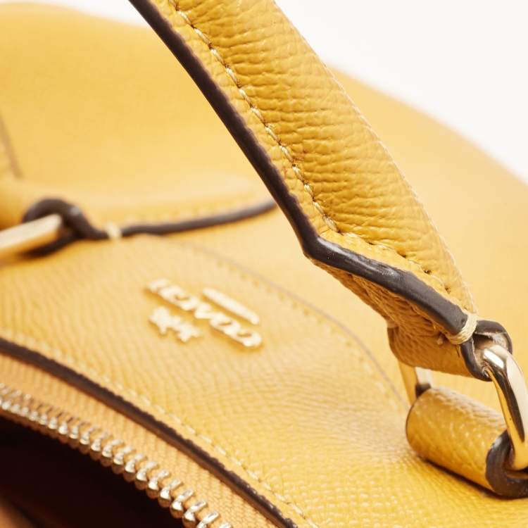 مملوكة مسبقًا Coach Mustard Yellow Leather Mini Bennett Satchel