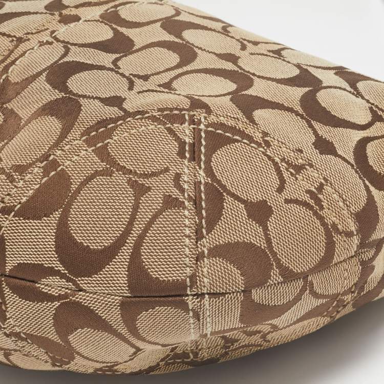 مملوكة مسبقًا Coach Beige/Brown Signature Canvas and Leather Soho Hobo
