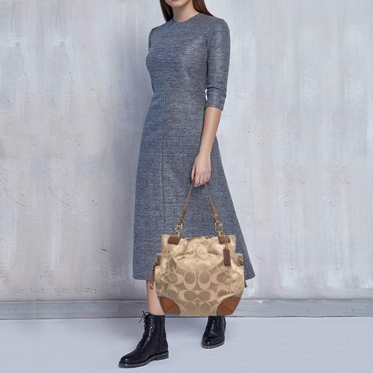 Pre Owned Coach Beige/Brown Signature Fabric and Leather Tote