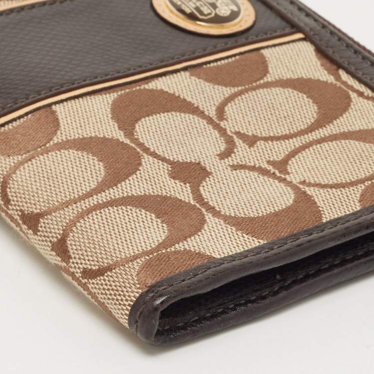 مملوكة مسبقًا Coach Brown/Beige Signature Canvas and Lizard Embossed Leather Zip Wristlet Pouch