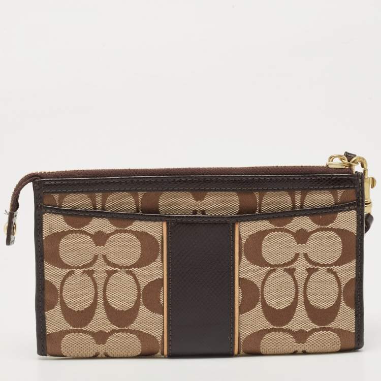 مملوكة مسبقًا Coach Brown/Beige Signature Canvas and Lizard Embossed Leather Zip Wristlet Pouch