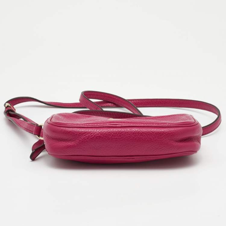 مملوكة مسبقًا Coach Fuchsia Leather Camera Crossbody Bag