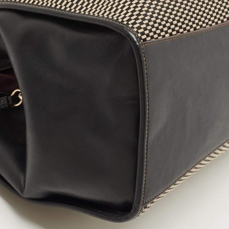 Pre Owned Coach Black/Beige Canvas And Leather Carlyle Shoulder Bag