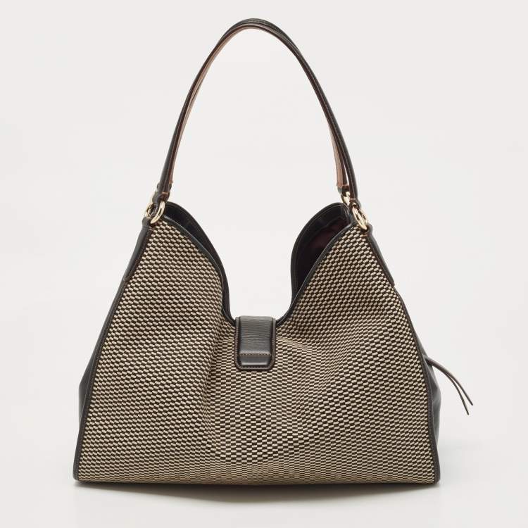 Pre Owned Coach Black/Beige Canvas And Leather Carlyle Shoulder Bag