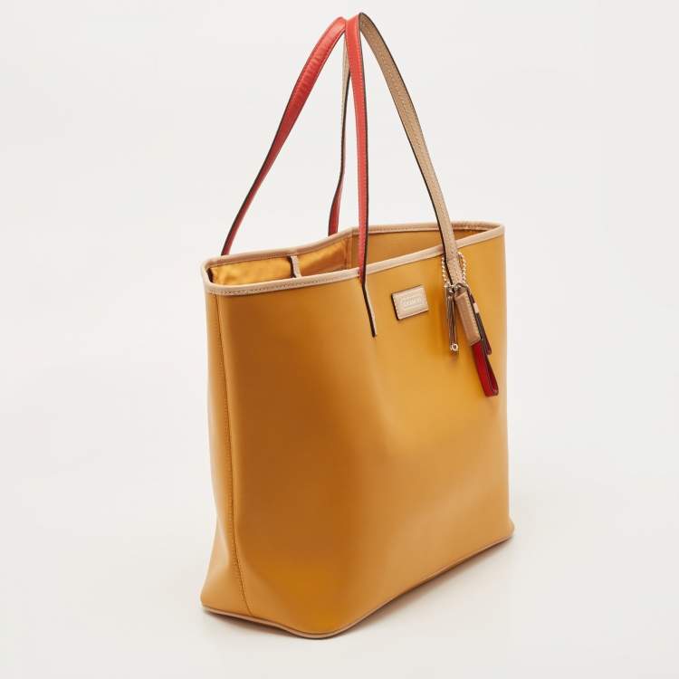 Pre Owned Coach Beige/Custard Yellow Leather Park Metro Shopper Tote