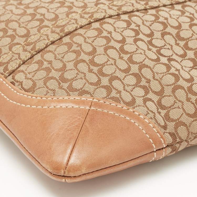 مملوكة مسبقًا Coach Brown/Beige Signature Canvas and Leather Swingpack Crossbody Bag