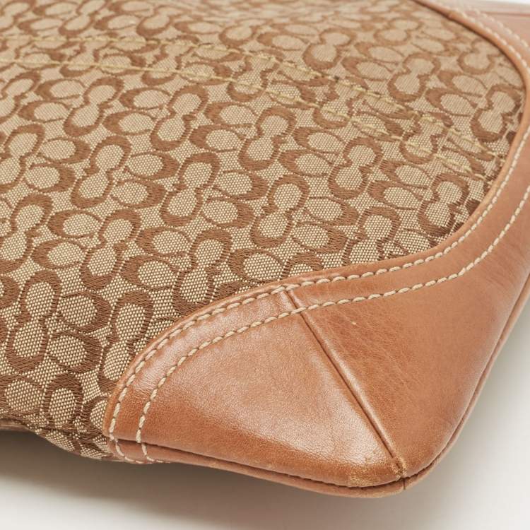 مملوكة مسبقًا Coach Brown/Beige Signature Canvas and Leather Swingpack Crossbody Bag
