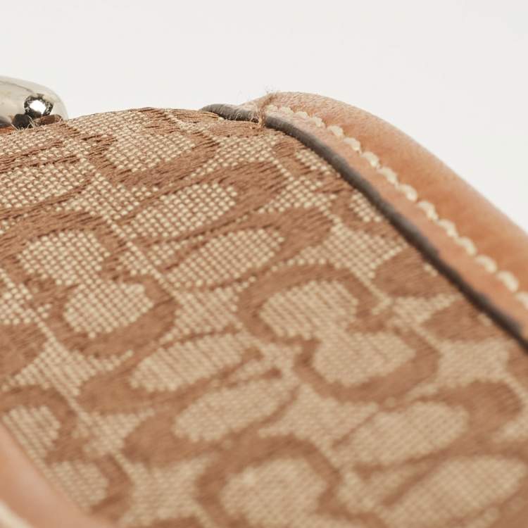 مملوكة مسبقًا Coach Brown/Beige Signature Canvas and Leather Swingpack Crossbody Bag