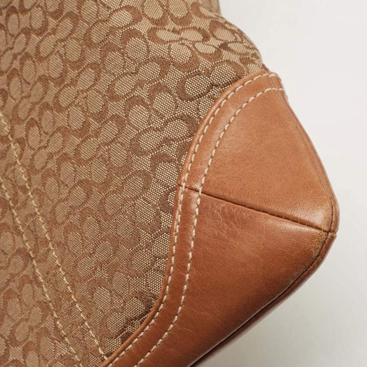 مملوكة مسبقًا Coach Brown/Beige Signature Canvas and Leather Swingpack Crossbody Bag