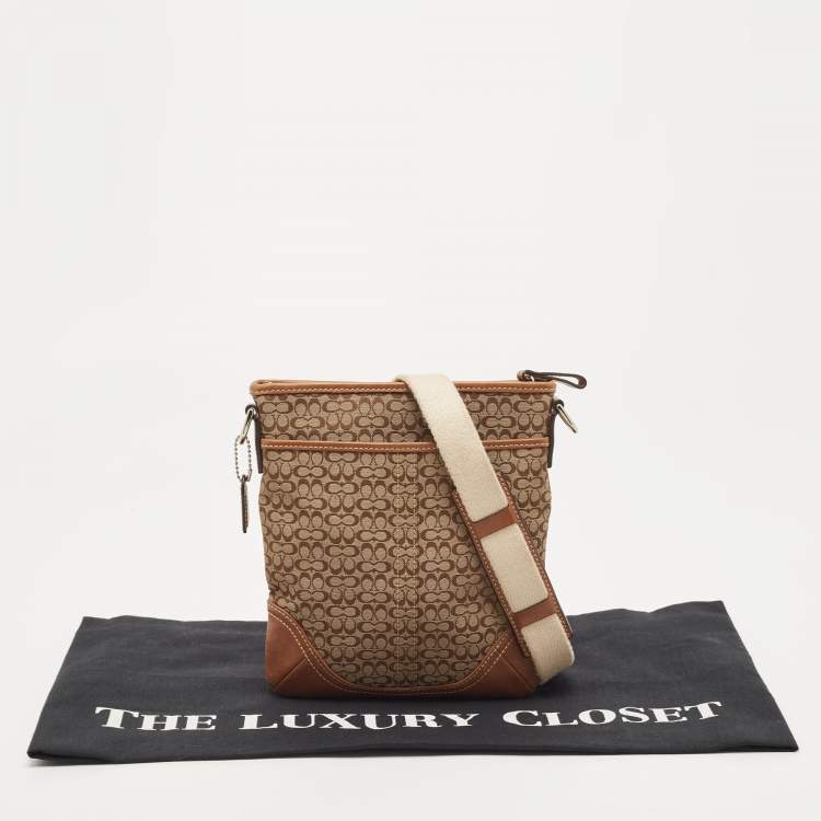 مملوكة مسبقًا Coach Brown/Beige Signature Canvas and Leather Swingpack Crossbody Bag