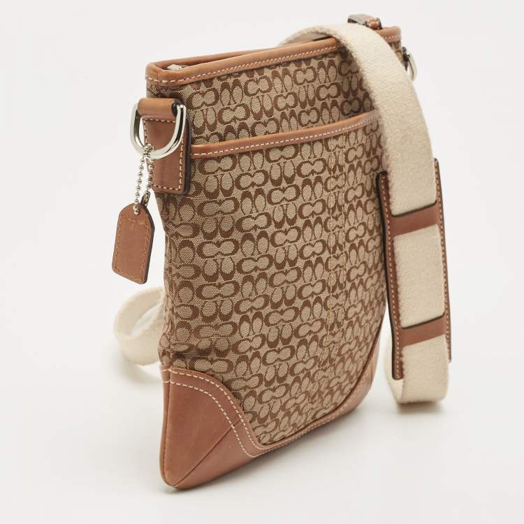 مملوكة مسبقًا Coach Brown/Beige Signature Canvas and Leather Swingpack Crossbody Bag