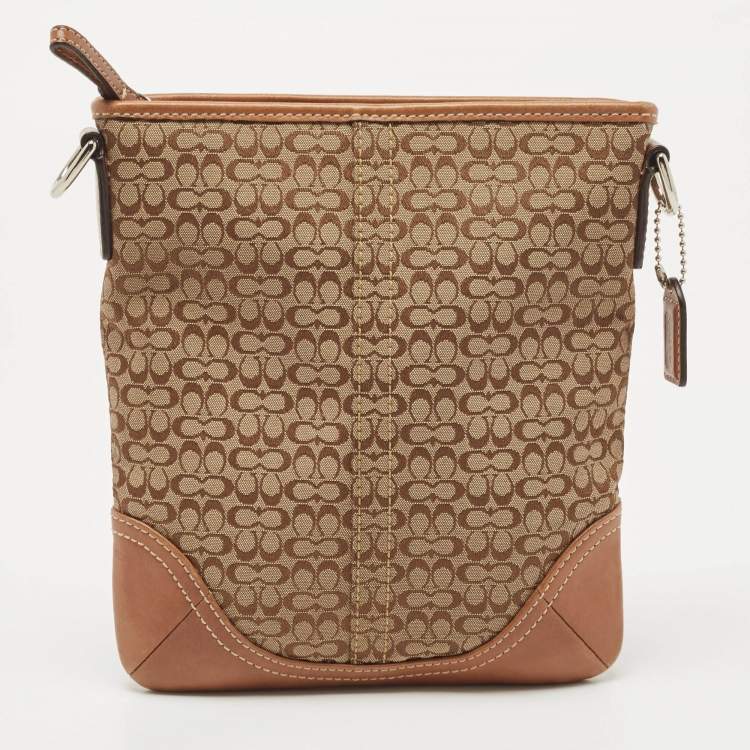 مملوكة مسبقًا Coach Brown/Beige Signature Canvas and Leather Swingpack Crossbody Bag