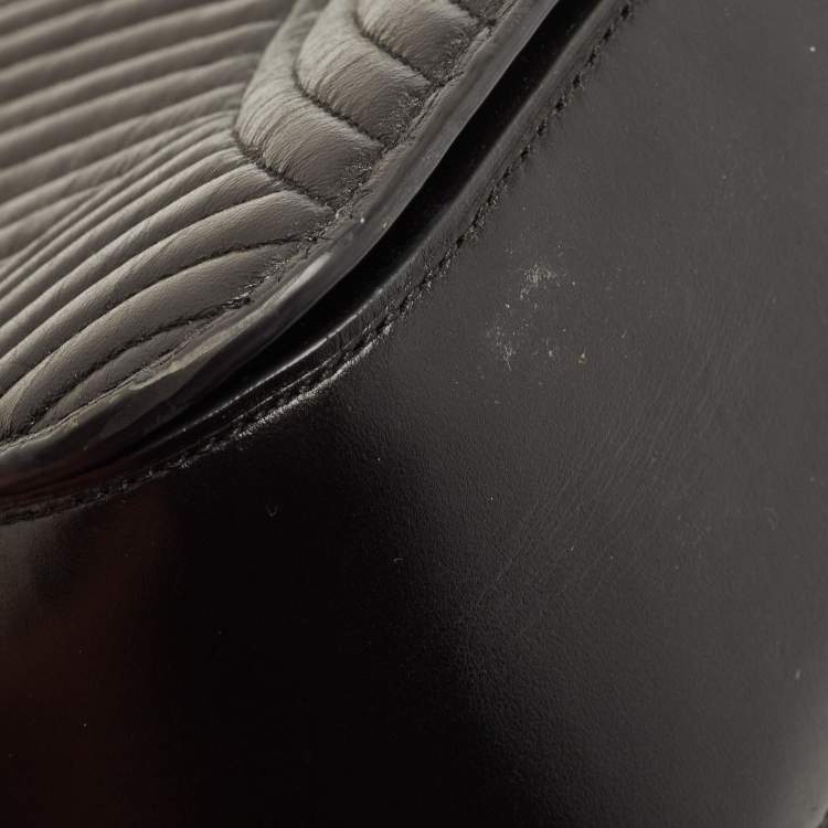 Pre Owned Coach Black Quilted Leather Top Handle Bag 